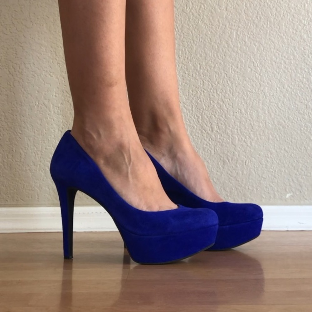 Gianni Bini suede heels